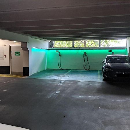King Deluxe City Apt Large Space& Free Parking! No Balcony Leeds  Exterior photo