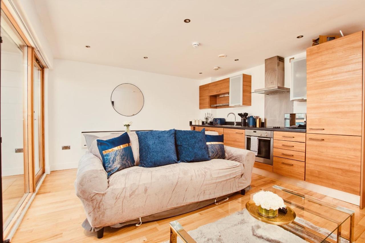 King Deluxe City Apt Large Space& Free Parking! No Balcony Leeds  Exterior photo