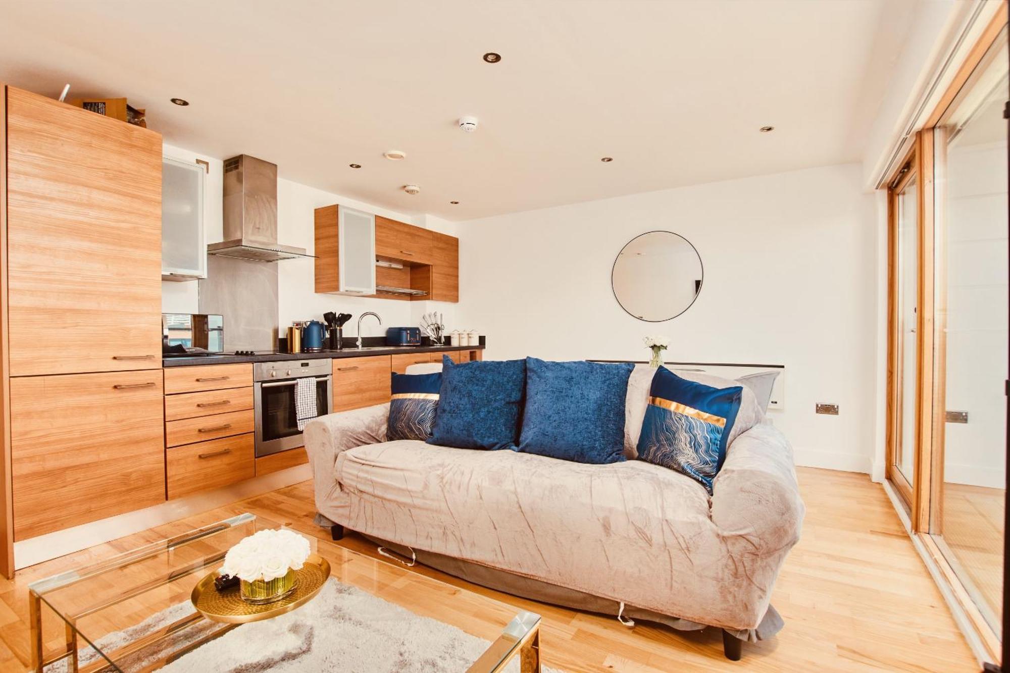 King Deluxe City Apt Large Space& Free Parking! No Balcony Leeds  Exterior photo