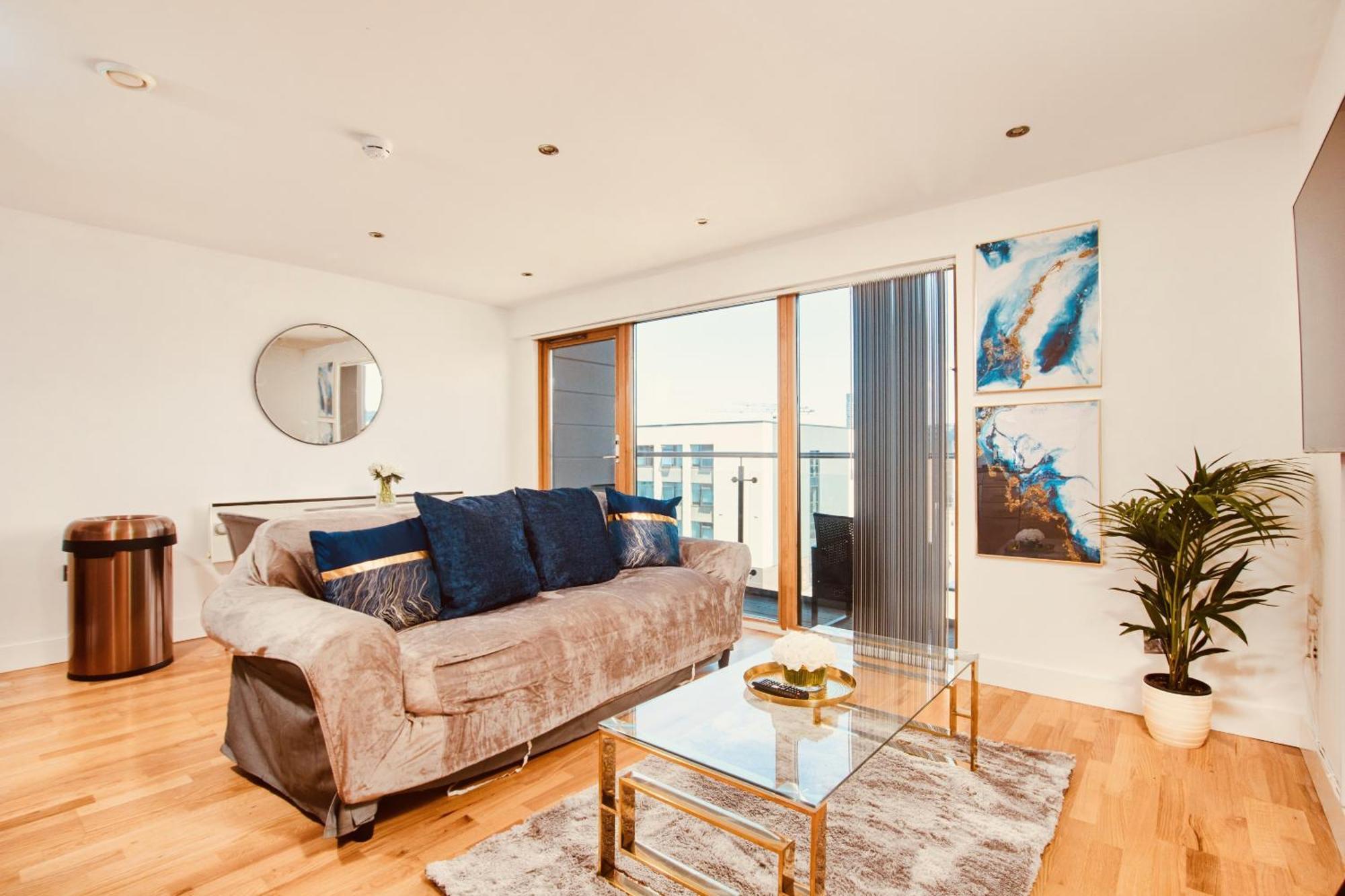 King Deluxe City Apt Large Space& Free Parking! No Balcony Leeds  Exterior photo