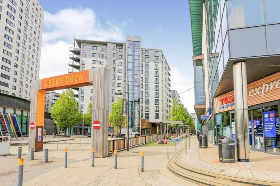 King Deluxe City Apt Large Space& Free Parking! No Balcony Leeds  Exterior photo